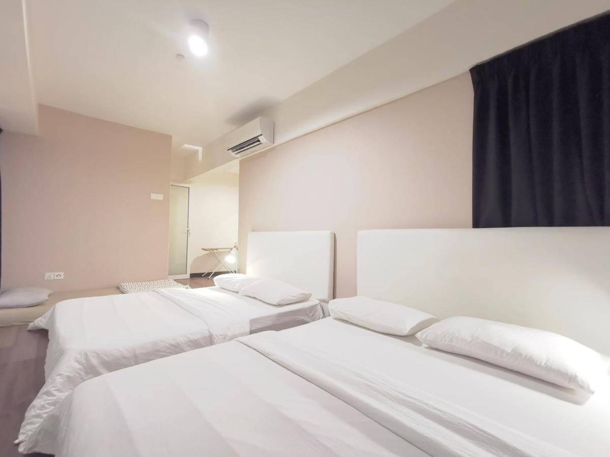 Maritime Suites Penang Jelutong Esterno foto