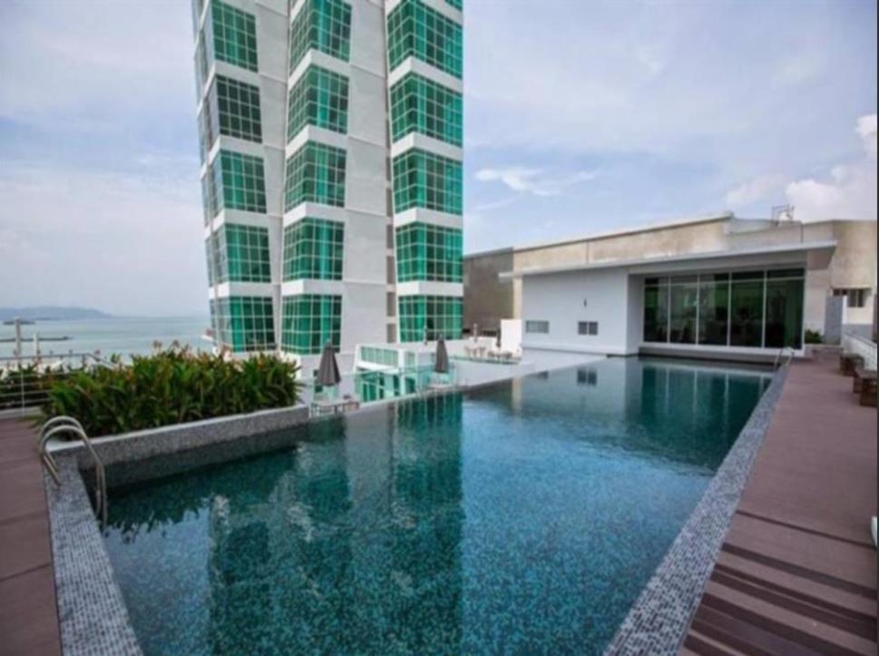 Maritime Suites Penang Jelutong Esterno foto