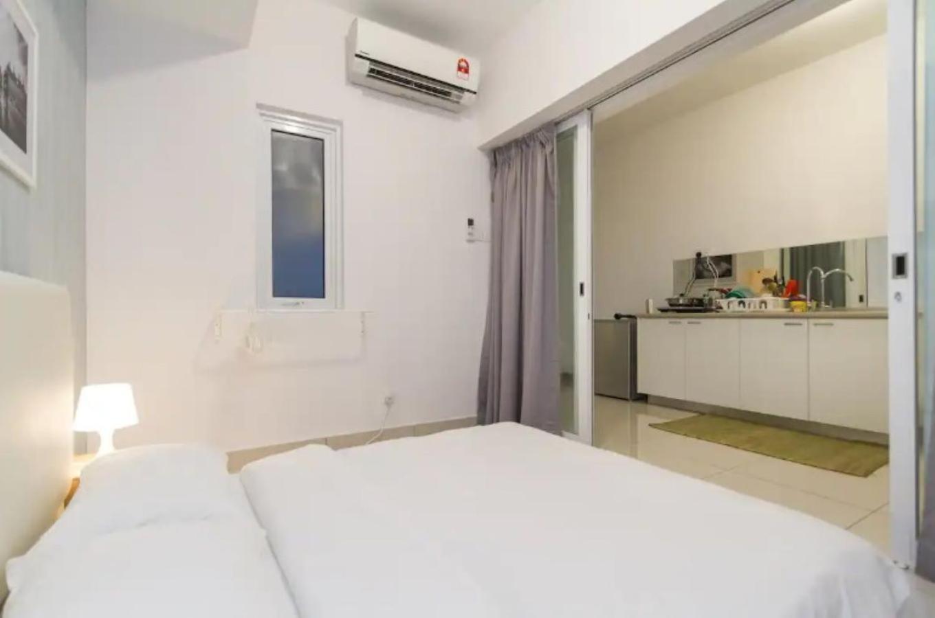 Maritime Suites Penang Jelutong Esterno foto